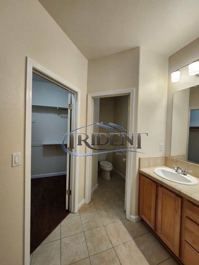 Building Photo - 3-bedroom 2-bath home with den located in Edgewater