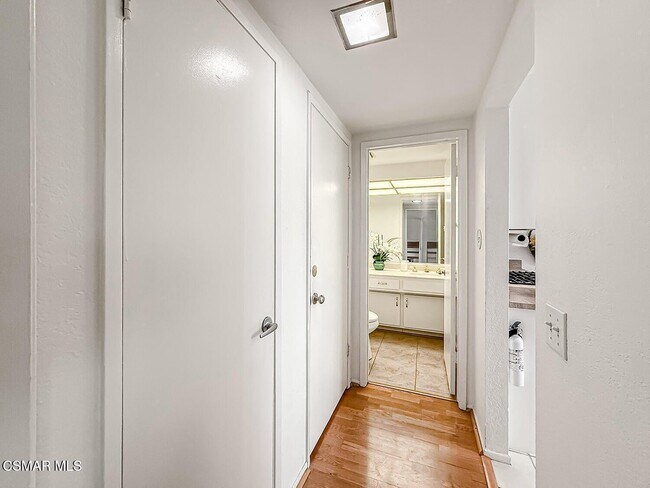 Building Photo - 560 Chapala Dr