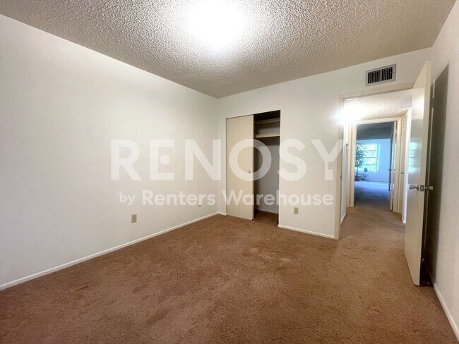 Building Photo - 2460 Persian Dr