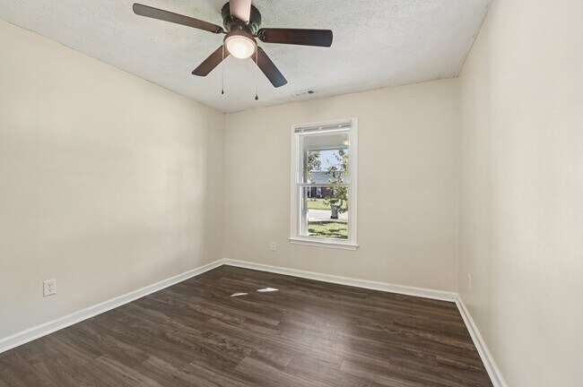 Building Photo - 2932 Chillingworth Dr