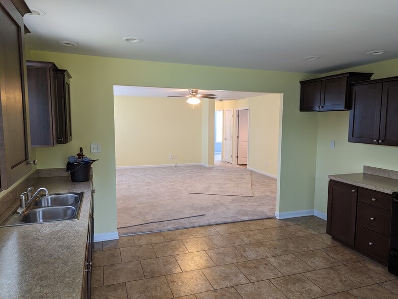 Building Photo - 8073 River Rd SE