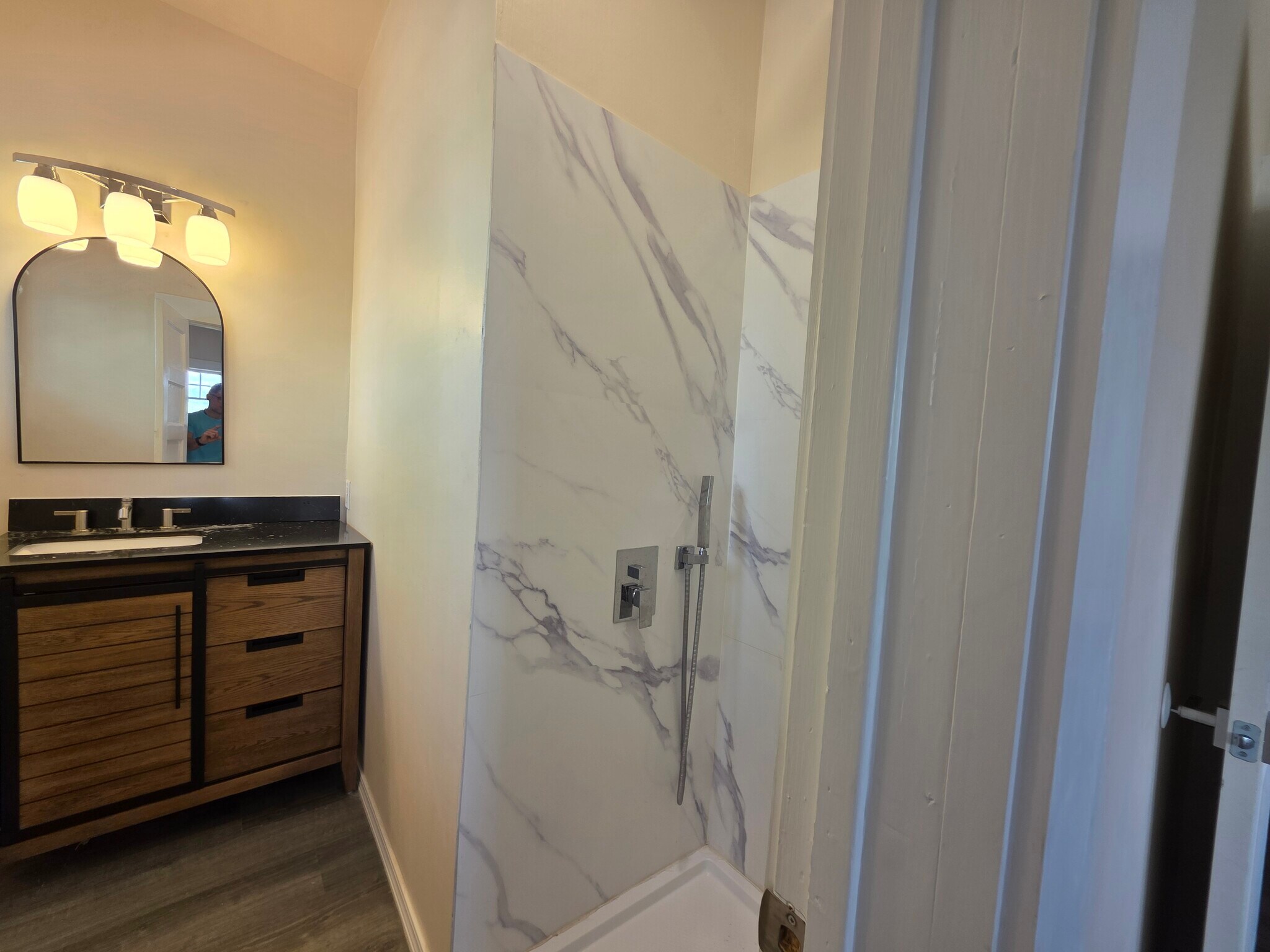 Building Photo - 833 N 4th Ave