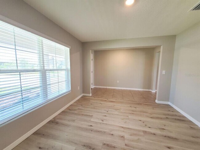 Building Photo - 1014 Golden Shiner Ave