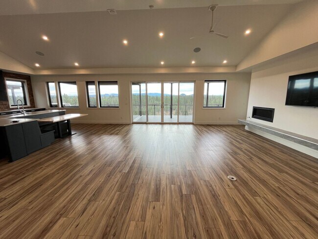 Building Photo - Gorgeous Tetherow 4 Bedroom + Office