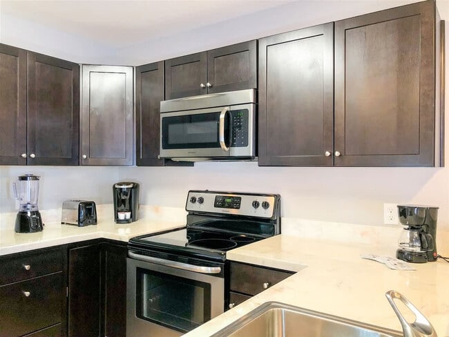 Building Photo - 5218 Beach Dr