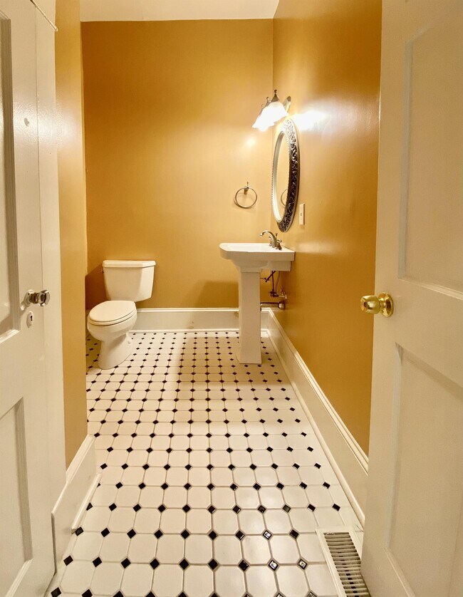 Building Photo - 1105 Virginia Ave