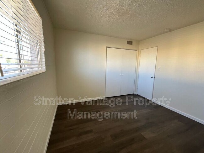 Building Photo - 6936 E 4th St