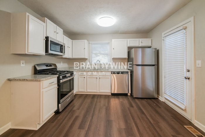 Building Photo - 403 Chippewa Dr SE