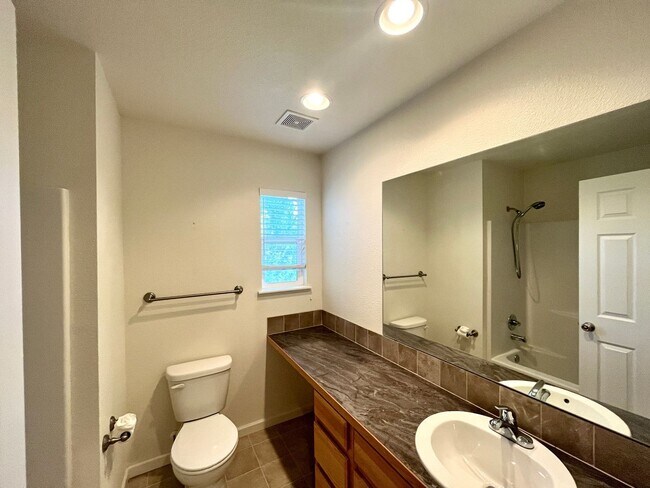 Building Photo - 3115 Swan Point Dr