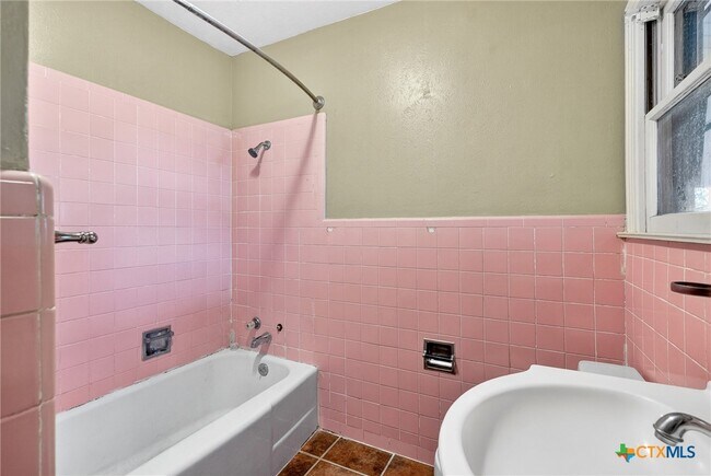 Building Photo - 1801 S 47th St