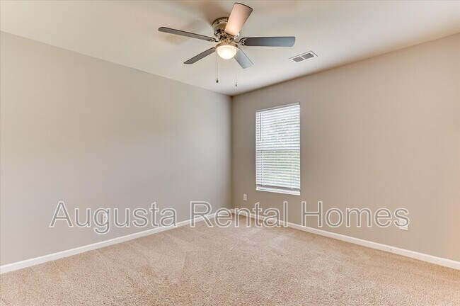 Building Photo - 5060 Vine Ln
