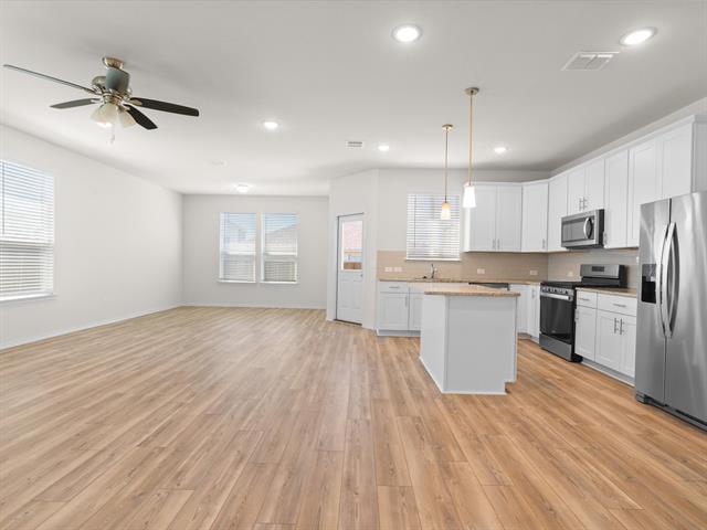 Building Photo - 803 Goldenrod Ln