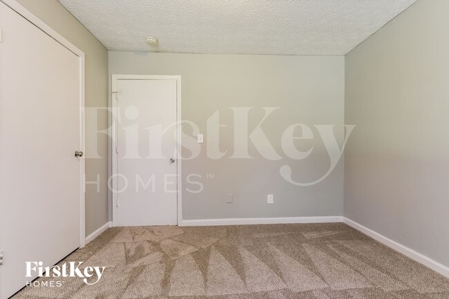 Building Photo - 1906 Amesbury Dr