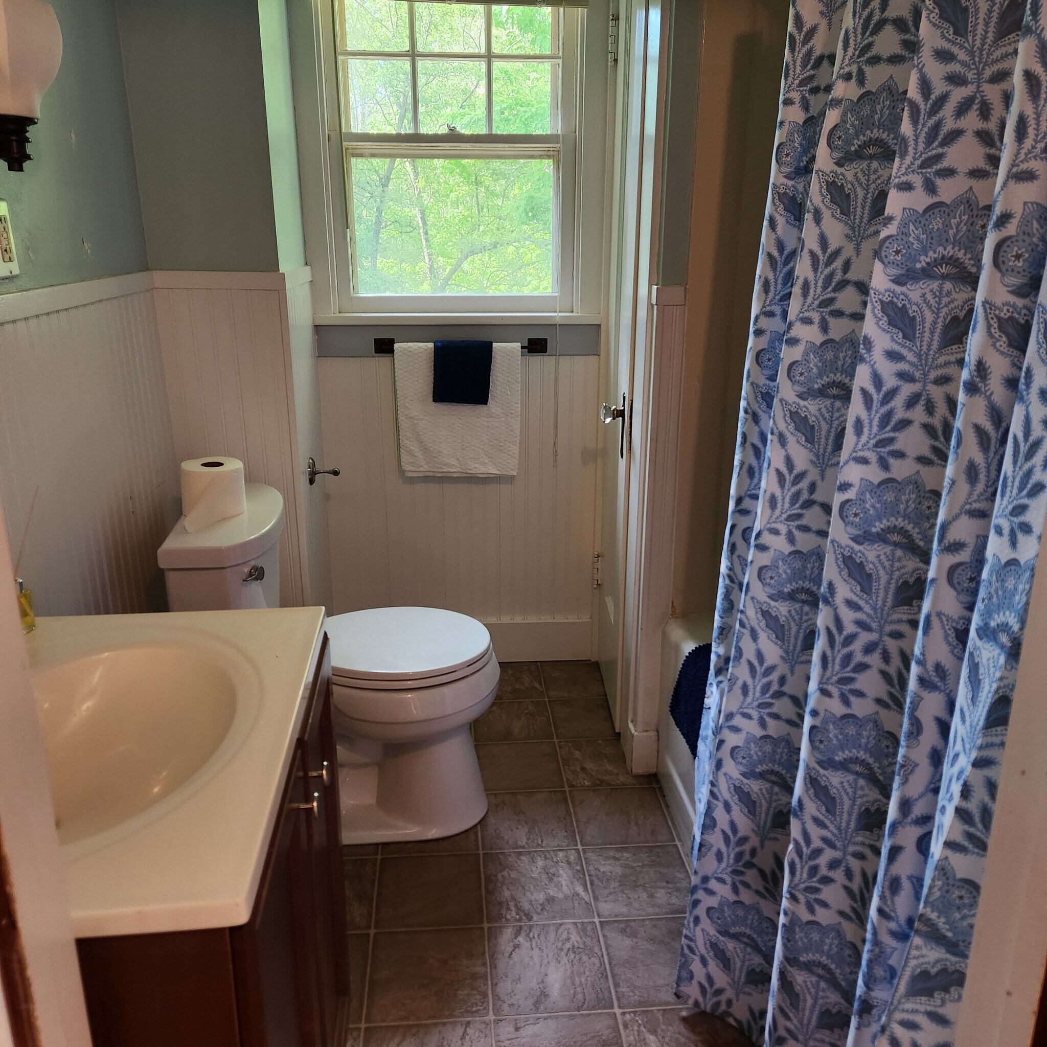 Full Bath - 23 Union St