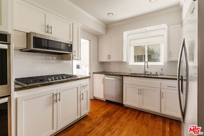 Building Photo - 3008 Motor Ave