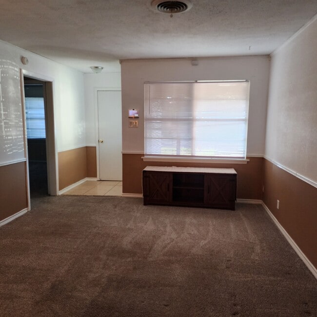Building Photo - 1306 Becker Dr