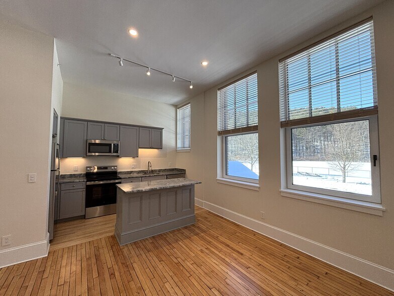 Building Photo - 71 Montague City Rd