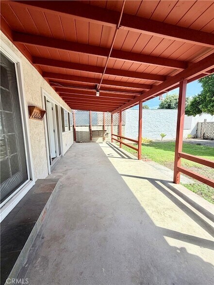 Building Photo - 828 N Pass Ave