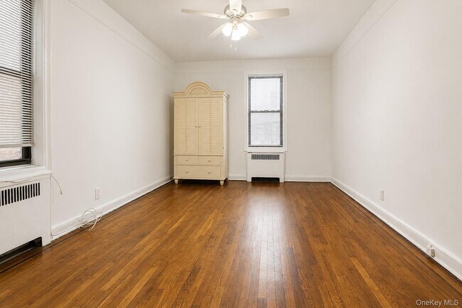 Building Photo - 167-10 Crocheron Ave