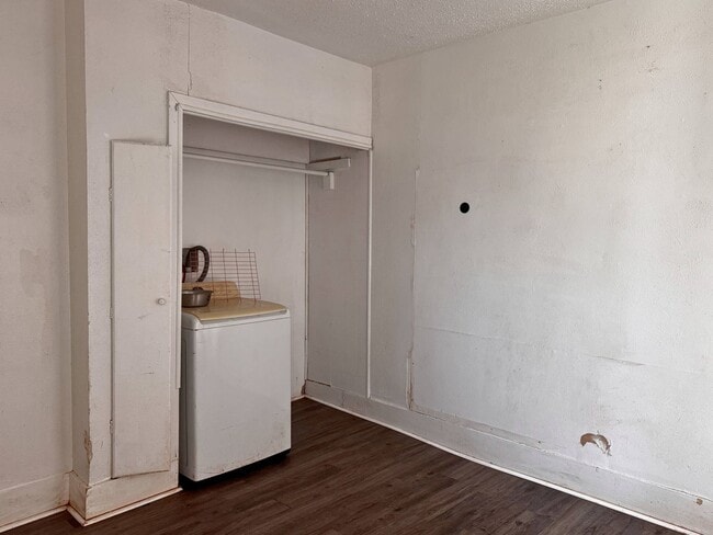 Building Photo - Spacious 2 bed, 1 bath home in Highland!