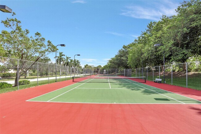 Building Photo - 7921 Sanibel Dr