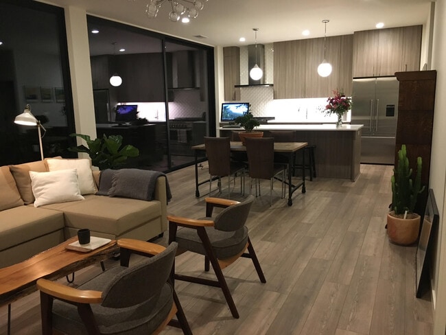 Building Photo - 4712 N Congress Ave