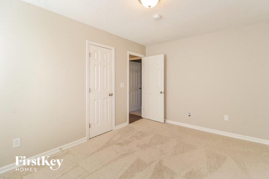 Building Photo - 4705 Meadowcroft Rd