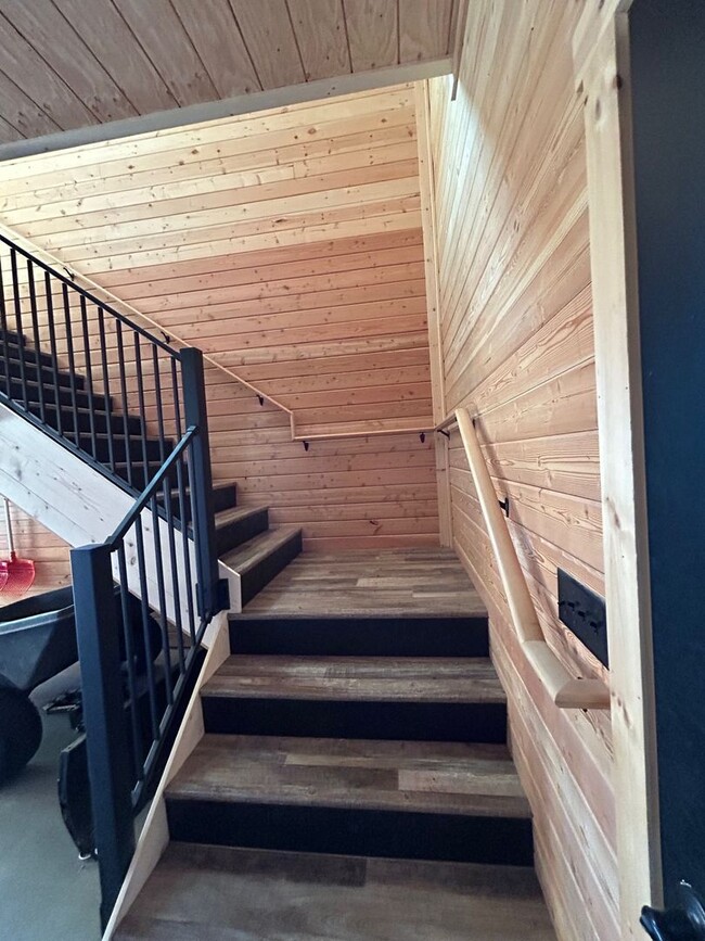 Building Photo - Brand New Custom Residence | 3 Bedroom, 2 Bath | Panoramic Bitterroot Valley Views | Private & Se...