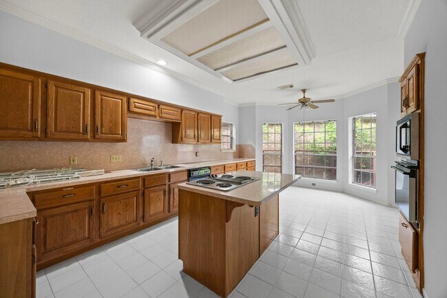 Building Photo - 4215 Valley Glade Dr