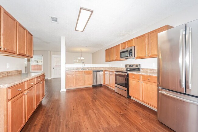 Building Photo - 726 Elderberry Way