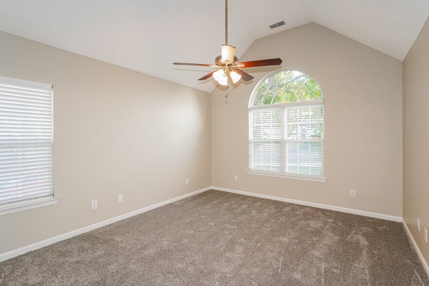 Building Photo - 278 Iris Dr