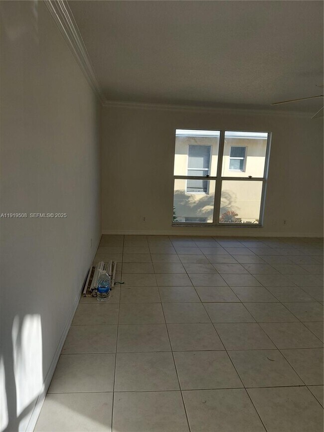 Building Photo - 731 Hummingbird Way