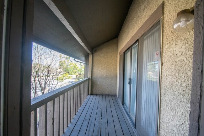 Building Photo - Charming 3-2 condo in private community wi...