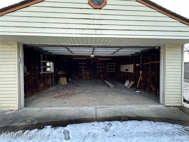 Building Photo - 21624 Winshall St