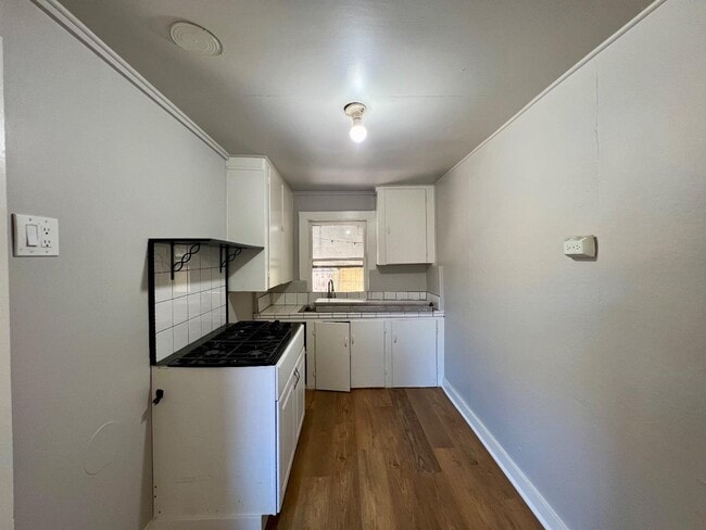 Building Photo - 362 S Willard Ave