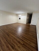 Building Photo - 339 Oakland St