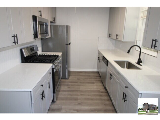 Building Photo - 906 N 23rd St