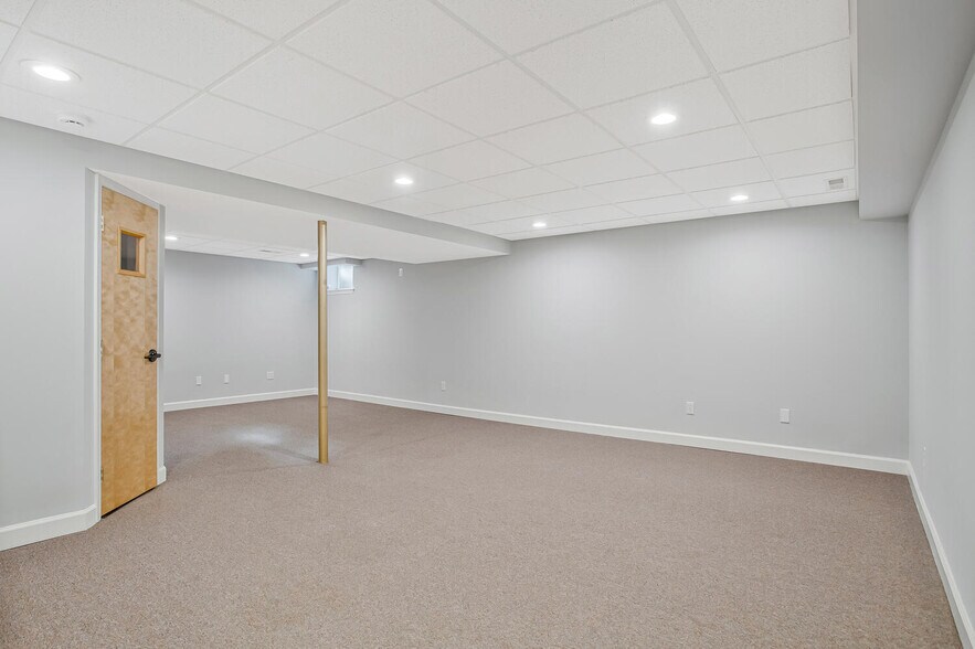 Building Photo - 1408 Damsel Ln