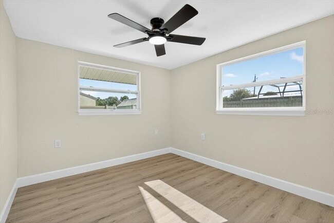 Building Photo - 420 Palm Creek Dr