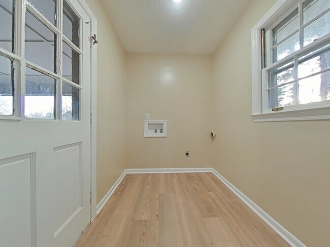 Building Photo - 257 Buckhead Rd