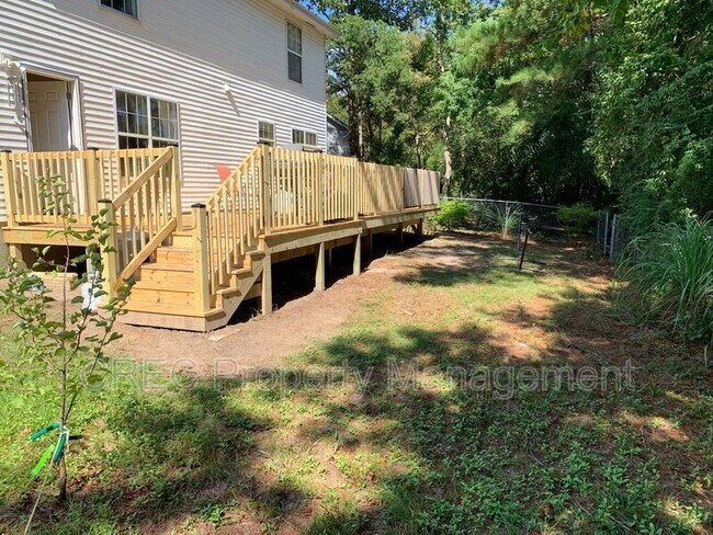 Building Photo - 2318 N England Ct