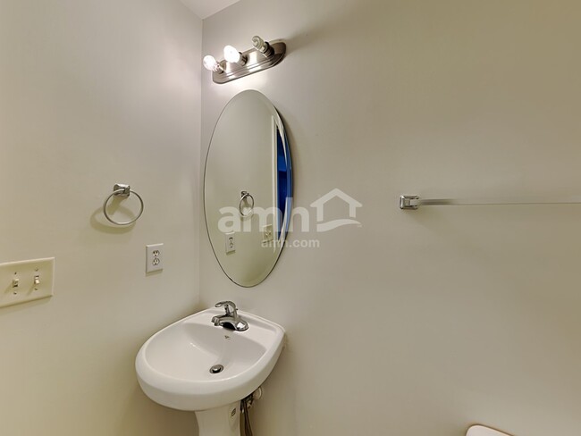 Building Photo - 5124 Kiev Dr