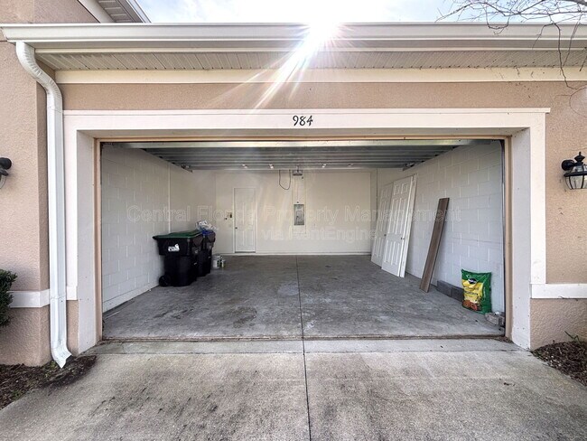 Building Photo - 984 Maypole Dr