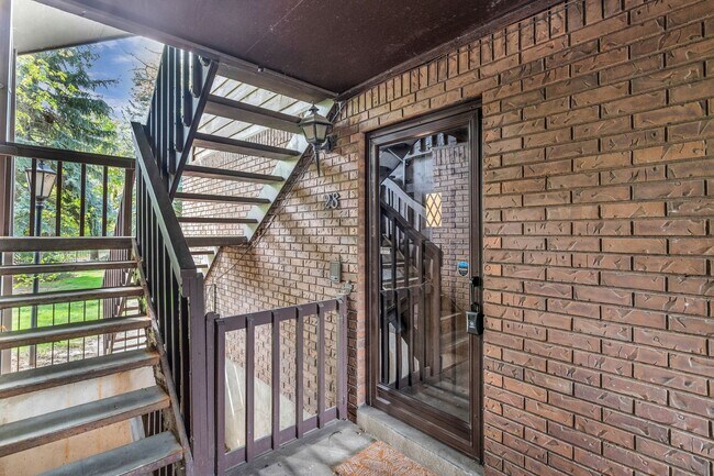 Building Photo - Gated 3 Bed Condo with Pool & Tennis Court