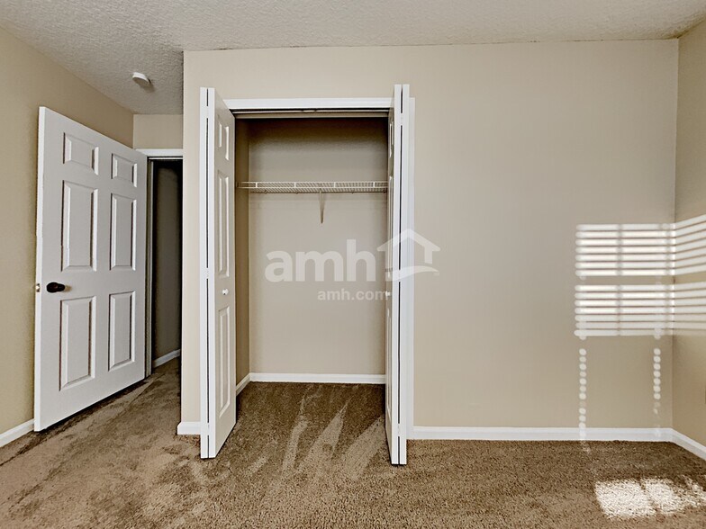 Building Photo - 3266 Woodglen Dr