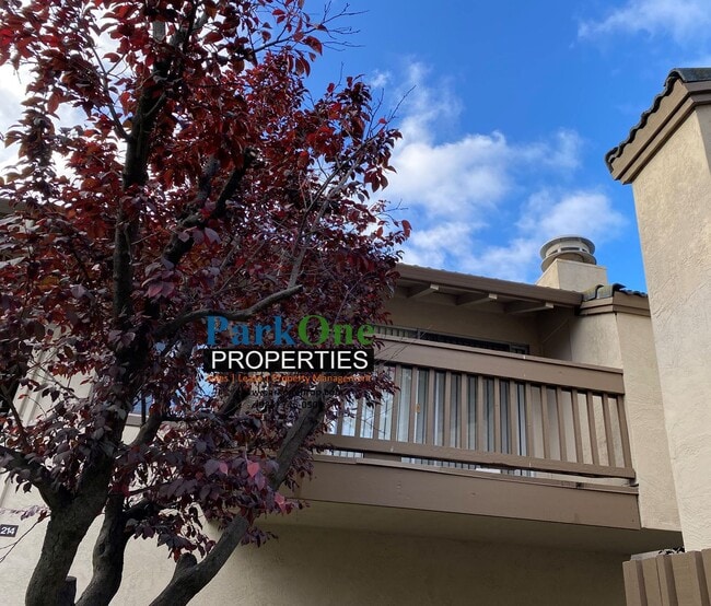 Building Photo - Spacious 2 bed / 2 bath condo in great location.