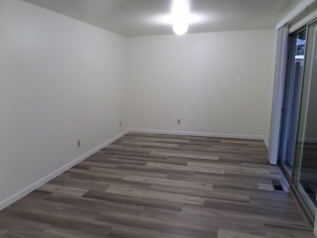 Building Photo - Adorable & Immaculate 3-Bedroom House with...