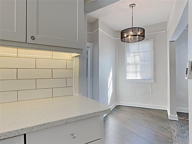 Building Photo - 2305 W Texas Ave