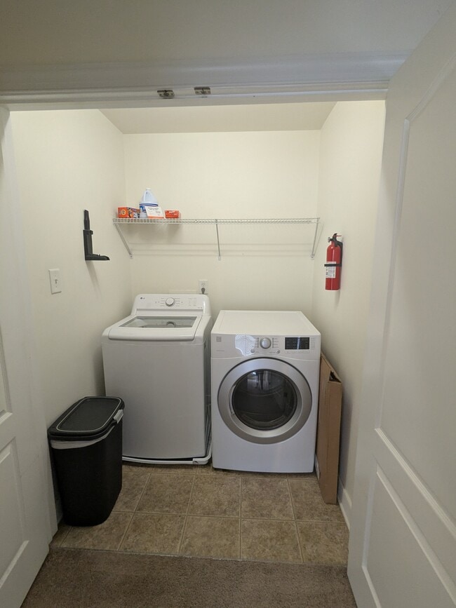 Building Photo - 208 Lewis Burwell Pl