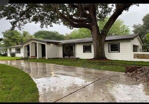 Building Photo - 7440 SW 70th Ter